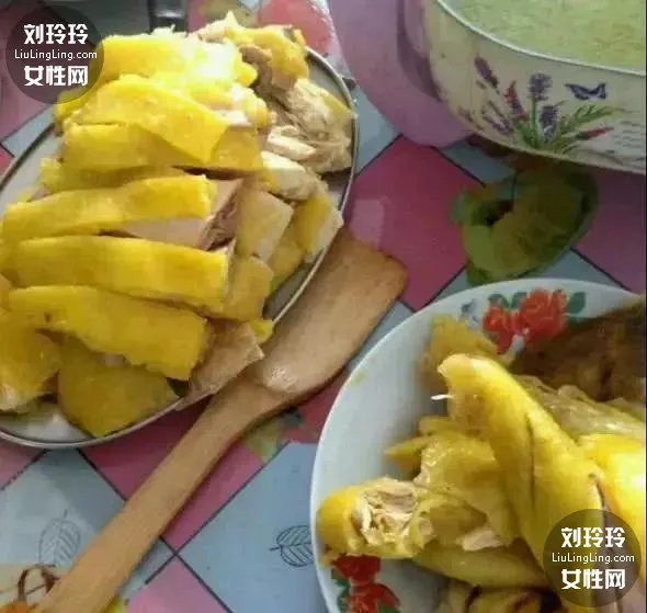 广州白切鸡的正宗做法 记得一定要过冰水哦3 广州白切鸡的正宗做法 记得一定要过冰水哦3