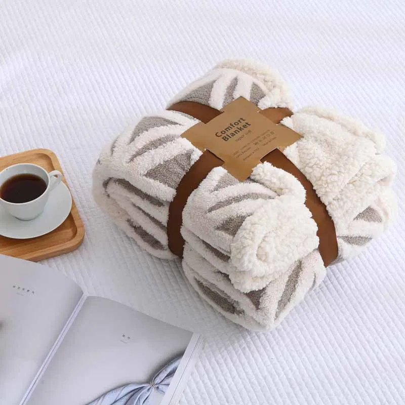New Jacquard 100% Ferret cashmere Fabric Super Soft Air-condition thickening Blanket free shipping
New Jacquard 100% Ferret cashmere Fabric Super Soft Air-condition thickening Blanket free shipping