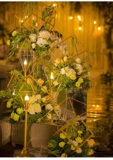 New style wedding props road lead placed pieces wedding geometric box iron art decoration gold iron art road lead placed pieces.
New style wedding props road lead placed pieces wedding geometric box iron art decoration gold iron art road lead placed pieces.