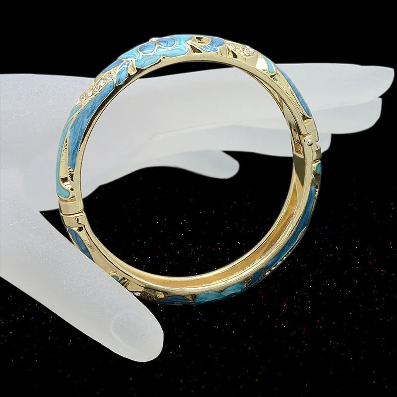 Vivari New Elegant Copper Bracelet Flower Crystal Stone Ladies Fashion Hollow Bracelet For Ladies
Vivari New Elegant Copper Bracelet Flower Crystal Stone Ladies Fashion Hollow Bracelet For Ladies
