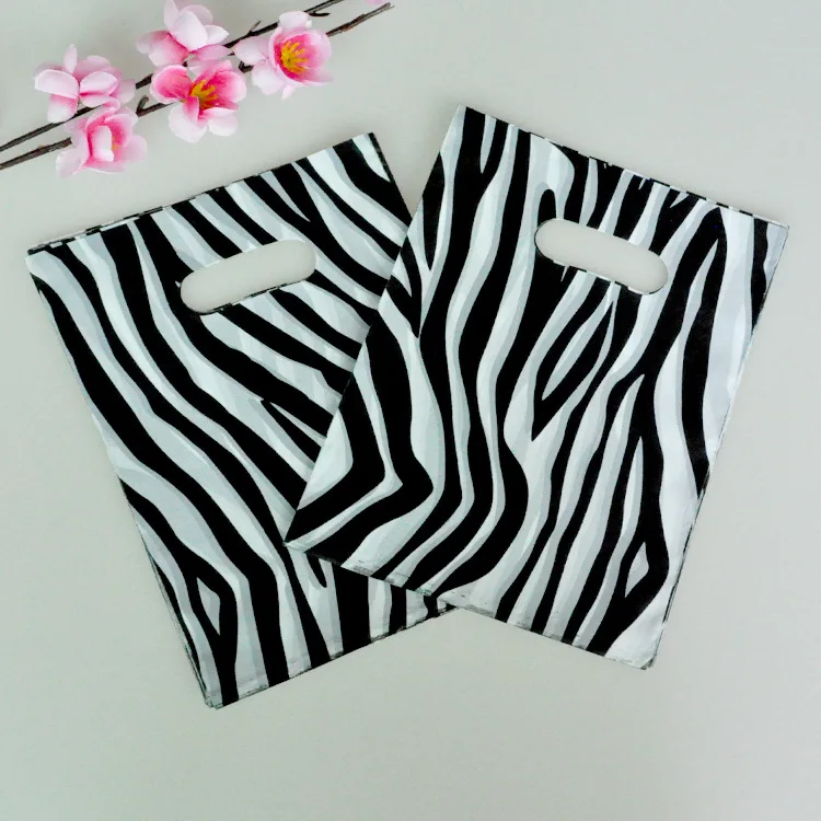 15x20cm Plastic Gift Bag 100pcs/lot Boutqiue Candy Jewelry Packaging Bag Cute Zebra Stripe Plastic Shopping Bags With Handle
15x20cm Plastic Gift Bag 100pcs/lot Boutqiue Candy Jewelry Packaging Bag Cute Zebra Stripe Plastic Shopping Bags With Handle