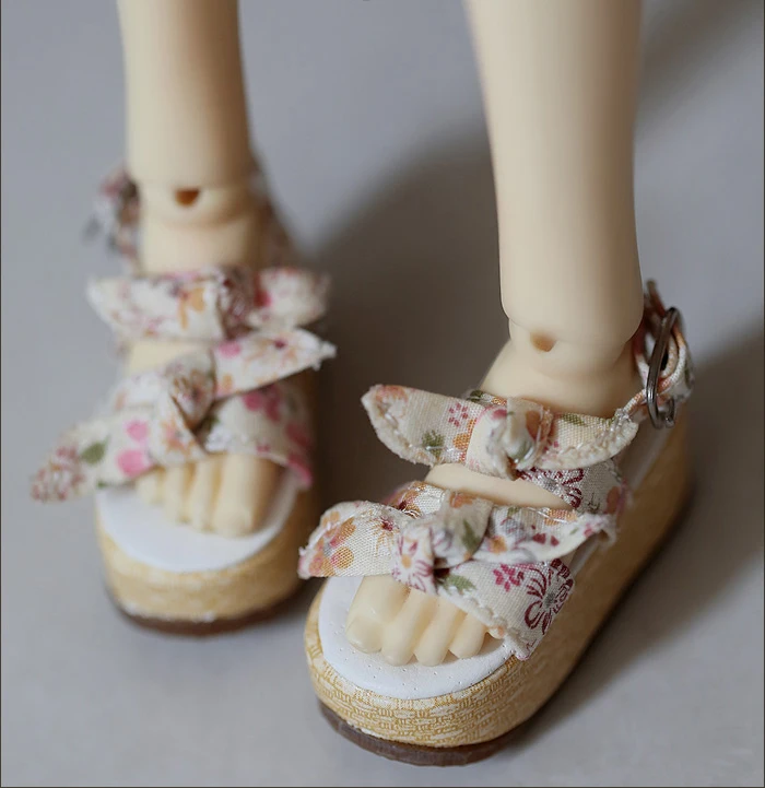 D01-P055 детская игрушка ручной работы 1/3 1/4 аксессуары для куклы BJD/SD кукла с цветком сандалии 1 пара
D01-P055 детская игрушка ручной работы 1/3 1/4 аксессуары для куклы BJD/SD кукла с цветком сандалии 1 пара