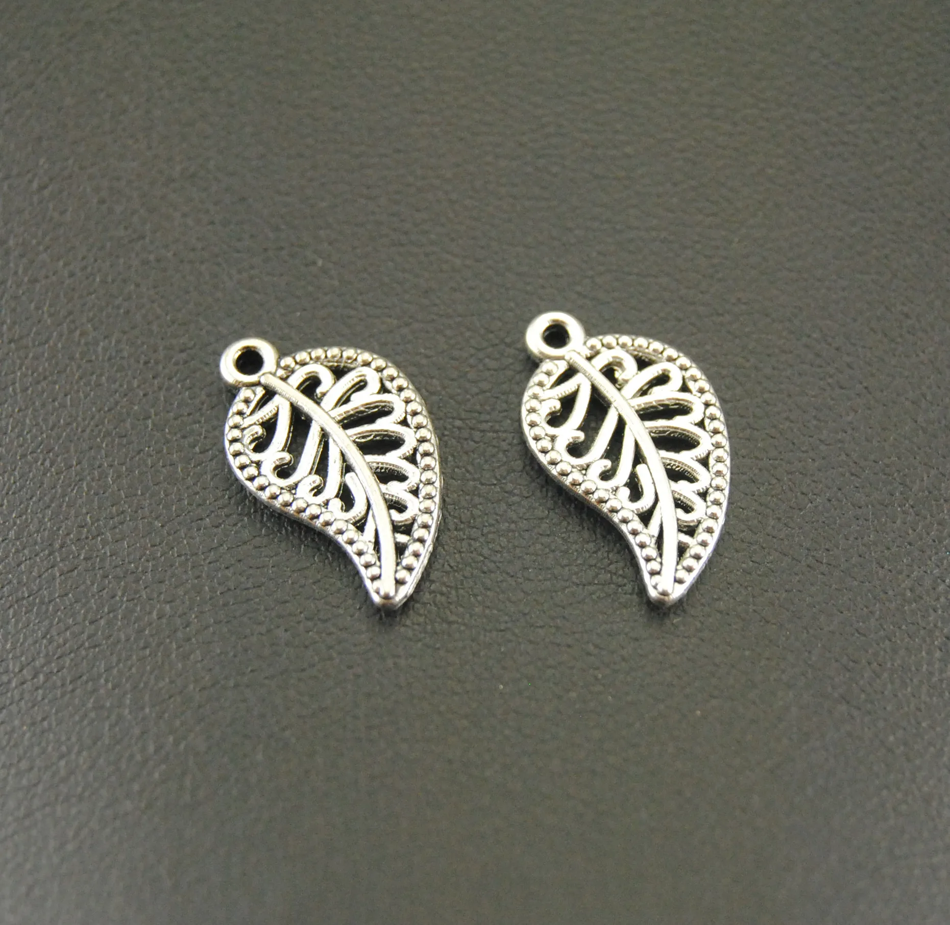 15pcs Zinc Alloy Silver Color tone leaf Charm Handmade Pendants Jewelry Findings Country Style A652
15pcs Zinc Alloy Silver Color tone leaf Charm Handmade Pendants Jewelry Findings Country Style A652