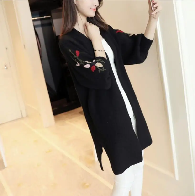 2018 autumn new loose jacket women's long knit sweater cardigan women's embroidery Korean lantern sleeve coat
2018 autumn new loose jacket women's long knit sweater cardigan women's embroidery Korean lantern sleeve coat