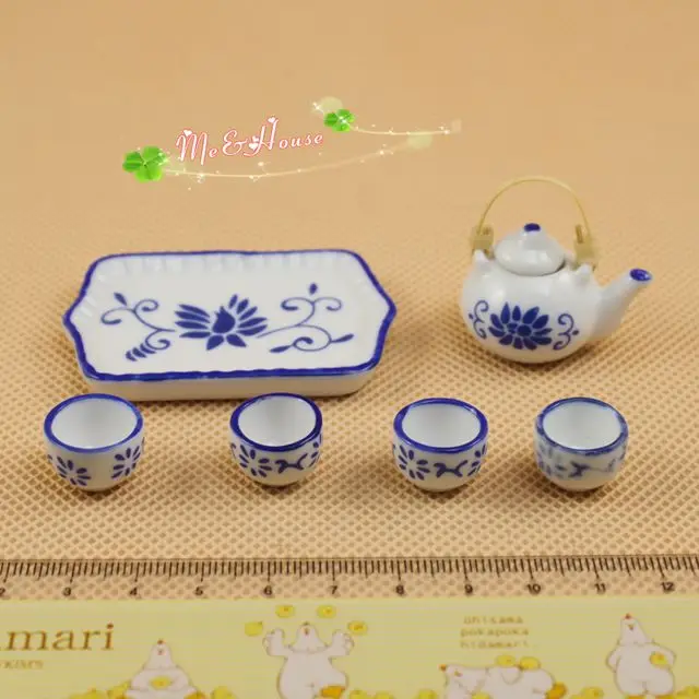 Mini Dollhouse Ceramic tableware accessories blue classic Chinese teapot set bamboo handle
Mini Dollhouse Ceramic tableware accessories blue classic Chinese teapot set bamboo handle