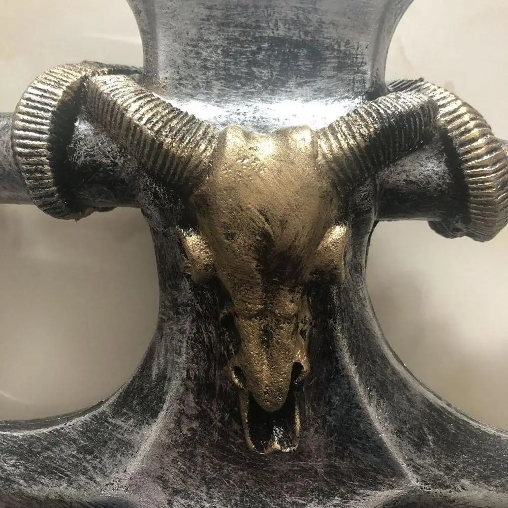 Medieval sheep head axe cosplay Halloween ball props PU simulation children's toy weapons
Medieval sheep head axe cosplay Halloween ball props PU simulation children's toy weapons