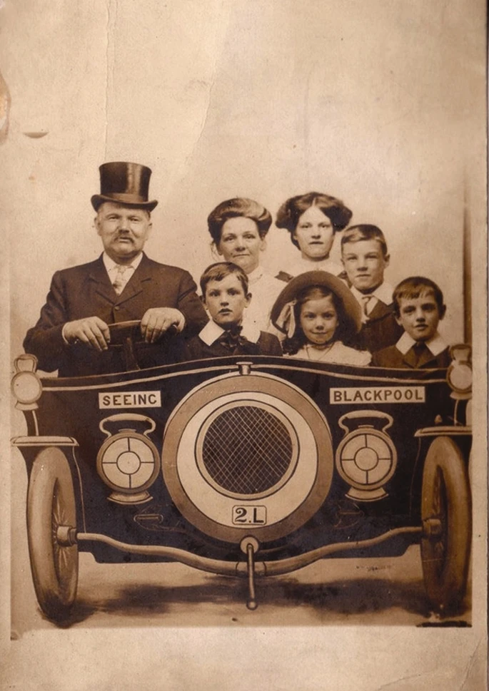 Decorative Fun Magnets , Vintage Old Postcard Travel Family in Old Car Metal Fridge Magnet 5233
Decorative Fun Magnets , Vintage Old Postcard Travel Family in Old Car Metal Fridge Magnet 5233