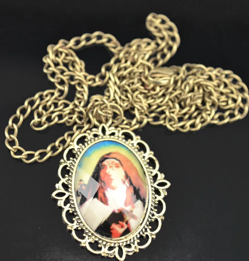 Vintage Style Retro Virgin Mary Pendant Necklace Bronze Sweater Long Chain Mother of God Necklaces Jewelry
Vintage Style Retro Virgin Mary Pendant Necklace Bronze Sweater Long Chain Mother of God Necklaces Jewelry