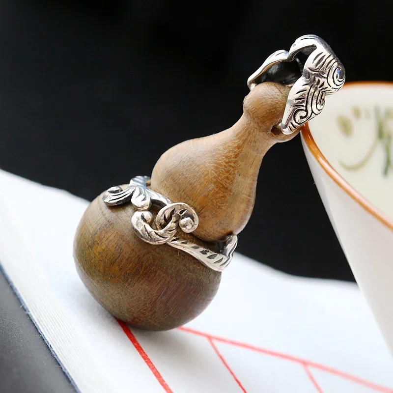 925 Sterling Silver Pendant natural pendant Pendant Silver Green Sandalwood gourd
925 Sterling Silver Pendant natural pendant Pendant Silver Green Sandalwood gourd