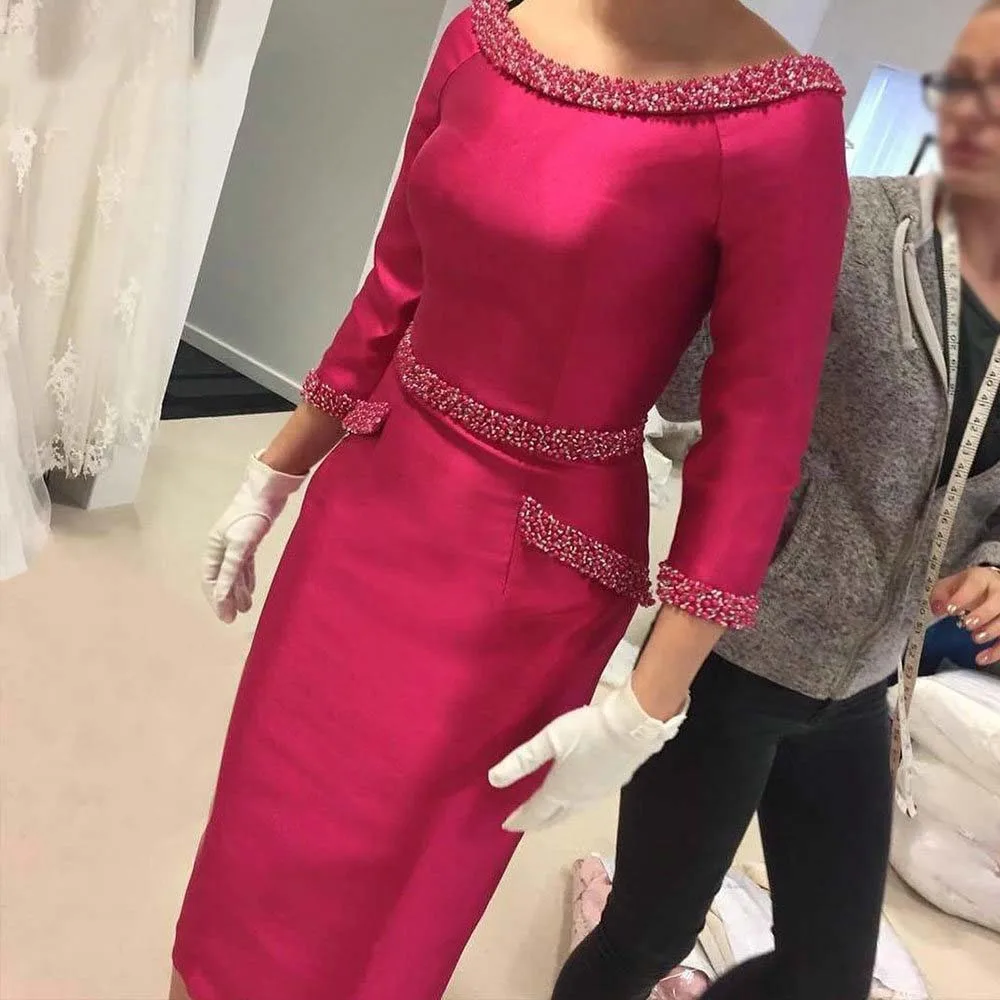 Elegant Satin Sheath knee Length Mother of Bride Dress Three Quarter Sleeves Beading Woman Formal Wedding Party Gown
Elegant Satin Sheath knee Length Mother of Bride Dress Three Quarter Sleeves Beading Woman Formal Wedding Party Gown