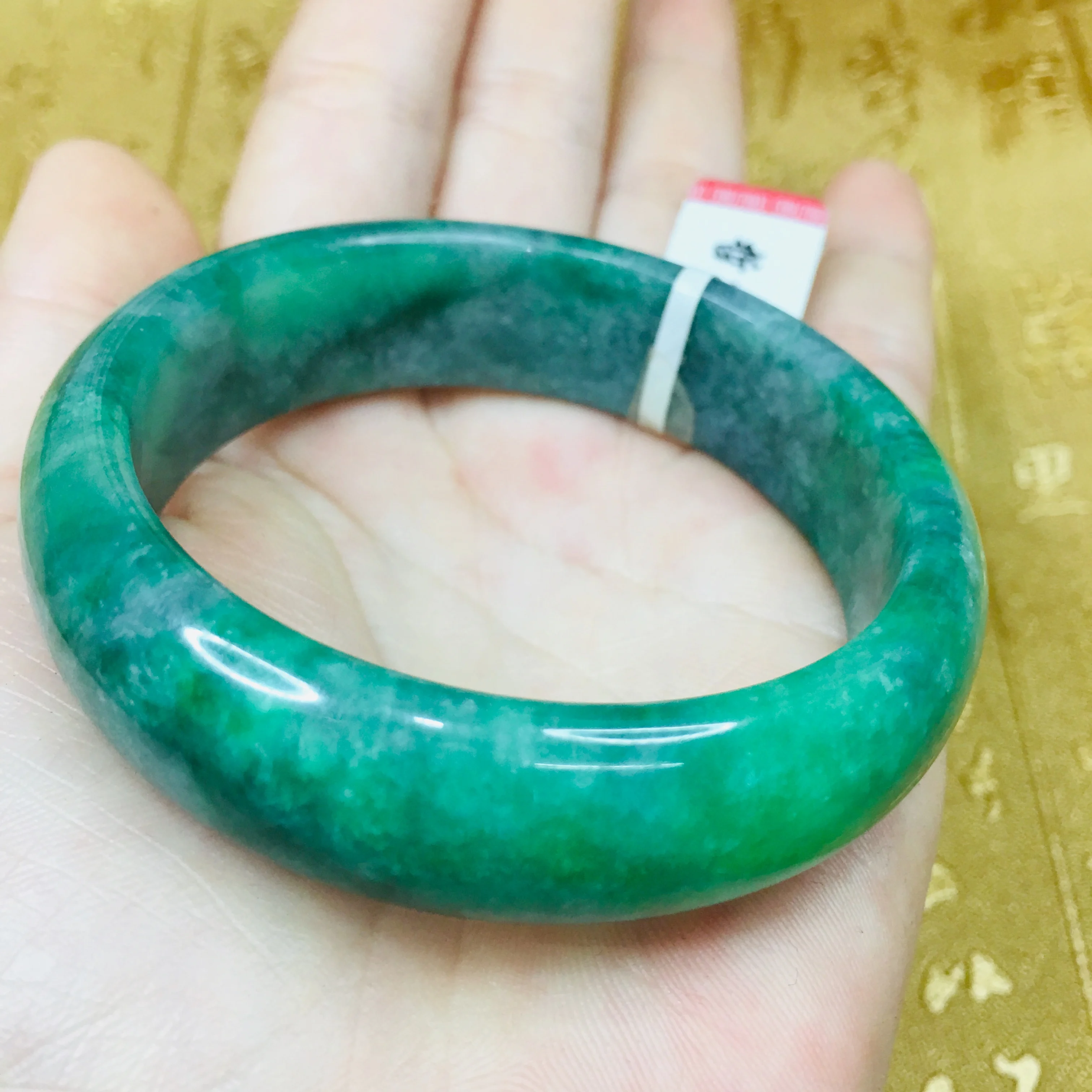 Send A certificate natural Jadeite bracelets carved green 54-61 elegant ladies bracelet jewelry gifts
Send A certificate natural Jadeite bracelets carved green 54-61 elegant ladies bracelet jewelry gifts