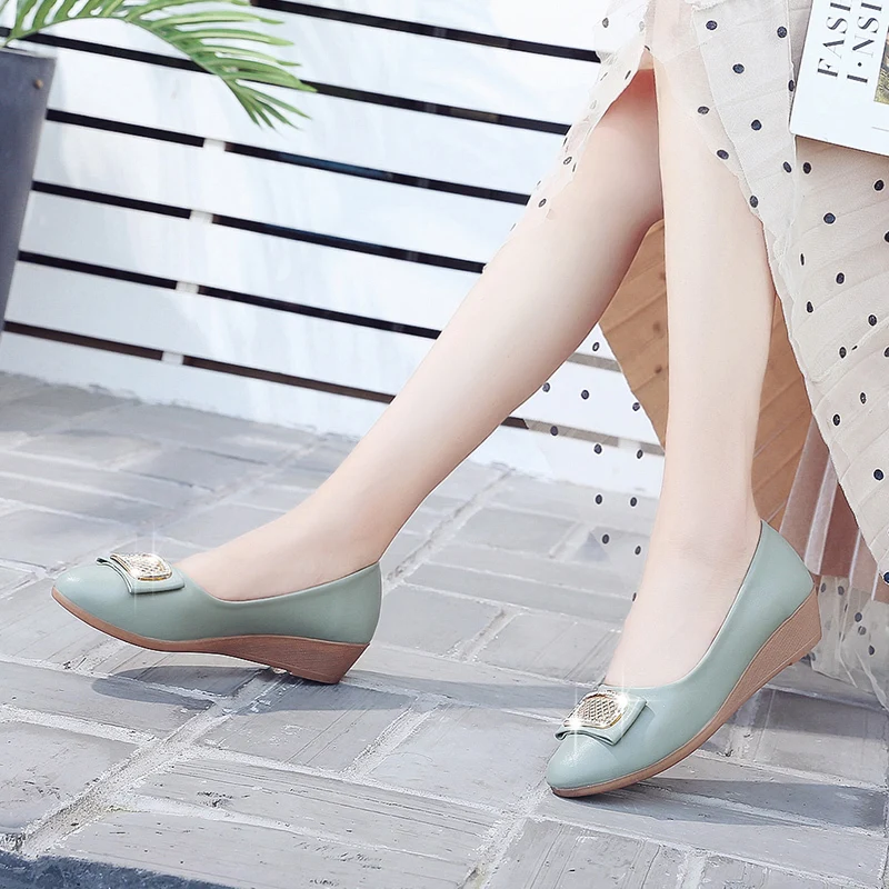 New Metal Buckle Women Shoes Woman Shallow Comfortable Pointed Toe Slip on Leather Casual Shoes Soft Bottom Single Ladies Shoes
New Metal Buckle Women Shoes Woman Shallow Comfortable Pointed Toe Slip on Leather Casual Shoes Soft Bottom Single Ladies Shoes