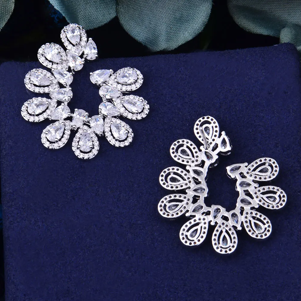SisCathy 2019 Charms Gold Stud Statement Earrings For Women Luxury Crystal Full Cubic Zirconia Earrings Ear Jewelry Accessories
SisCathy 2019 Charms Gold Stud Statement Earrings For Women Luxury Crystal Full Cubic Zirconia Earrings Ear Jewelry Accessories