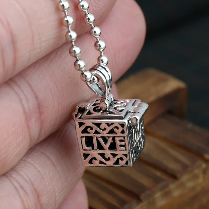 Factory Wholesale S925 Sterling Silver Jewelry Vintage Thai Silver Men And Women Models Simple Hollow Things Small Box Pendant
Factory Wholesale S925 Sterling Silver Jewelry Vintage Thai Silver Men And Women Models Simple Hollow Things Small Box Pendant