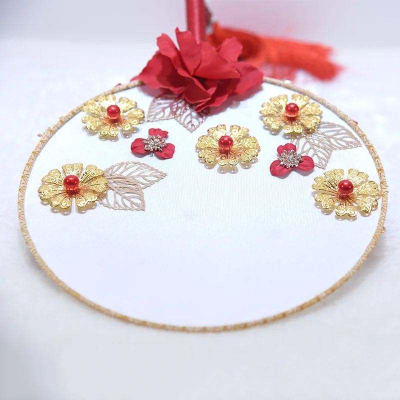 Bridal Wedding Bouquet Luxury Gold Bride Hand Fans Chinese Style Red Flowers Fan Ancient Cover Face Round Bouquets D711
Bridal Wedding Bouquet Luxury Gold Bride Hand Fans Chinese Style Red Flowers Fan Ancient Cover Face Round Bouquets D711