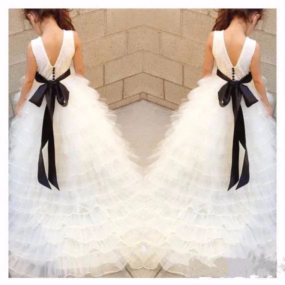 Cute Princess Dress V-Back Tiered Tulle Girls Pageant Gowns With Train Kids First Communion Dress Longo
Cute Princess Dress V-Back Tiered Tulle Girls Pageant Gowns With Train Kids First Communion Dress Longo