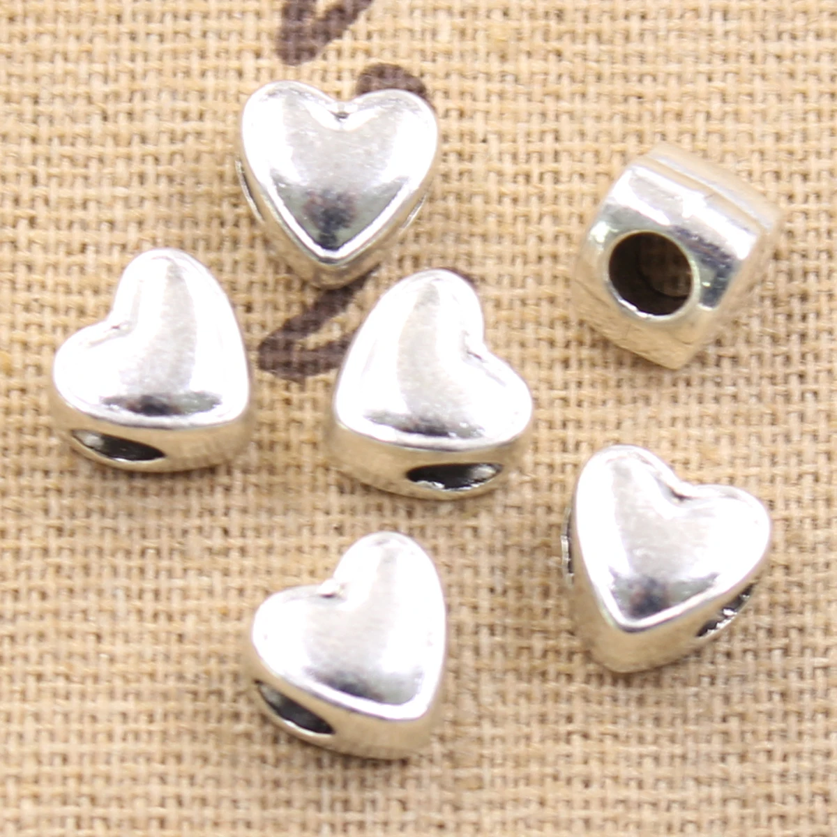 6pcs 8x7x9mm Heart 3.5mm Big Hole Bead Charm Fits Antique Silver Color Charm Bracelets Wholesale
6pcs 8x7x9mm Heart 3.5mm Big Hole Bead Charm Fits Antique Silver Color Charm Bracelets Wholesale