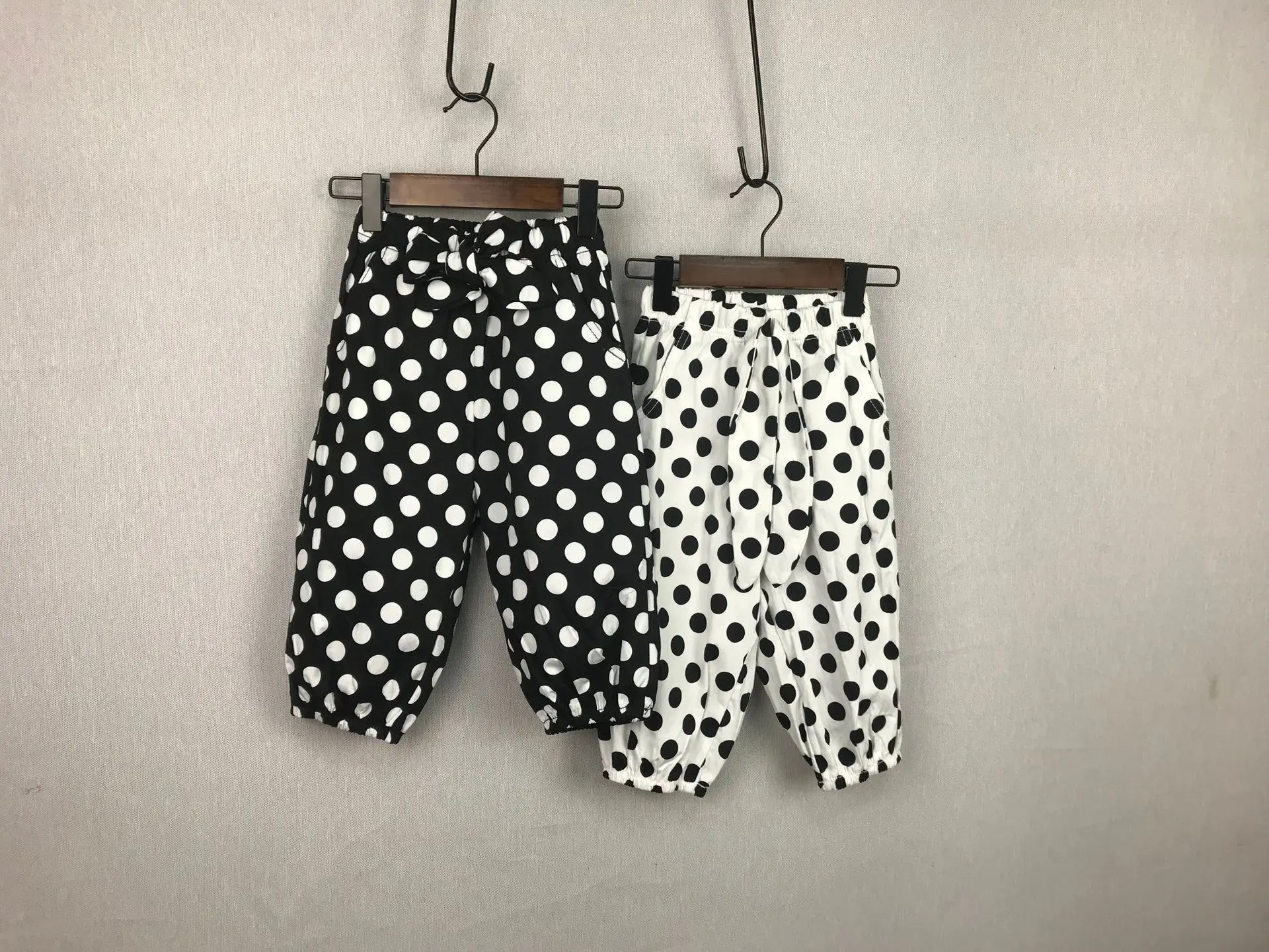 2 3 4 5 6 Y Girls Pants Fashion Korean Dot Printing Calf-length Bloom Pants Summer 2019 Toddler Baby Elastic Waist Loose Pants
2 3 4 5 6 Y Girls Pants Fashion Korean Dot Printing Calf-length Bloom Pants Summer 2019 Toddler Baby Elastic Waist Loose Pants