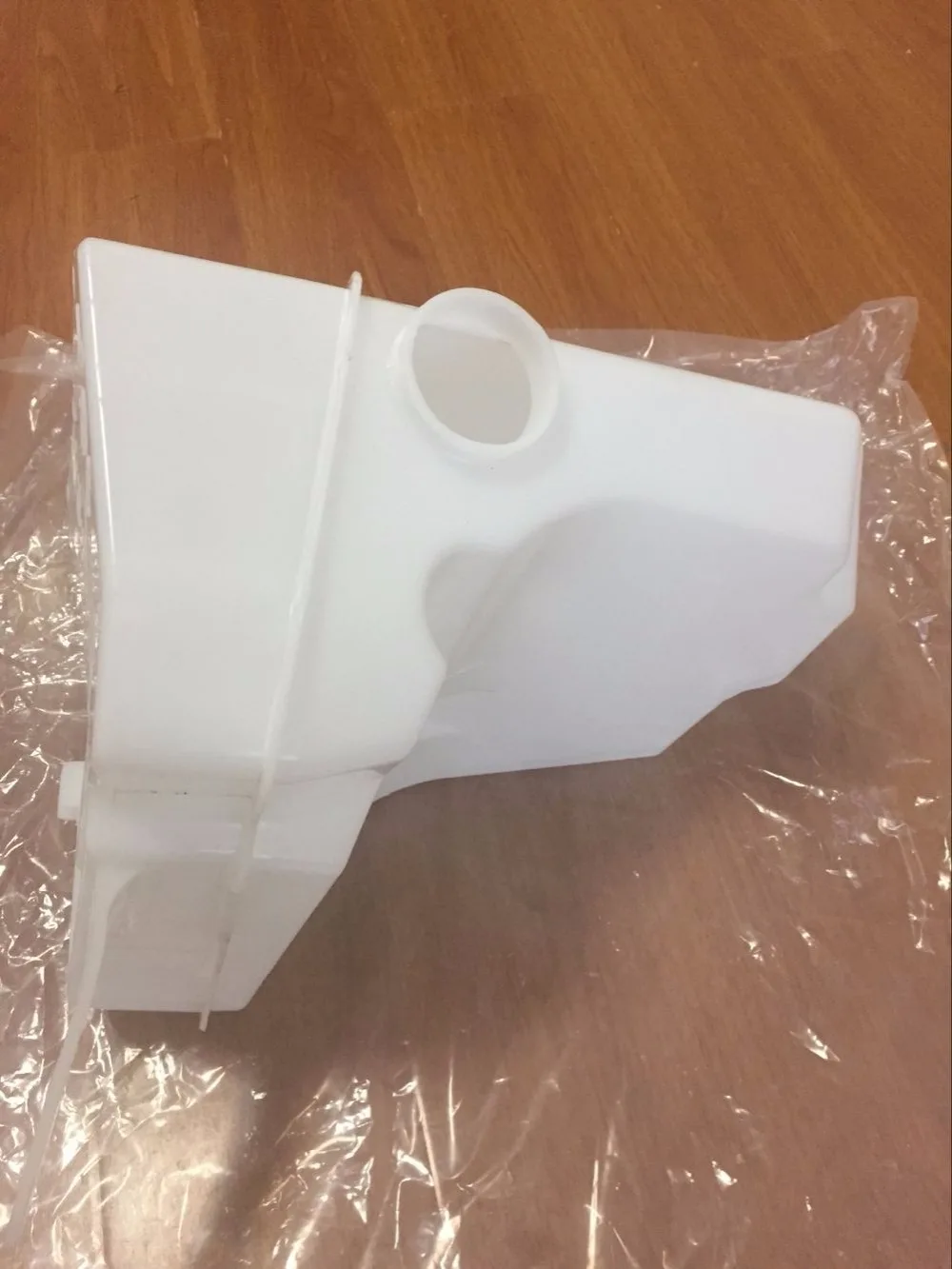 Windshield Washer Fluid Reservoir 7.6 Liters For Mercedes Benz ML320 ML430 ML55
Windshield Washer Fluid Reservoir 7.6 Liters For Mercedes Benz ML320 ML430 ML55