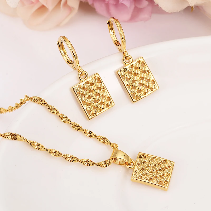 Bangrui african dubaii india arab Fashion Necklace Earring Set Women Party Gift Gold Color squareNecklace Earrings Jewelry Sets
Bangrui african dubaii india arab Fashion Necklace Earring Set Women Party Gift Gold Color squareNecklace Earrings Jewelry Sets