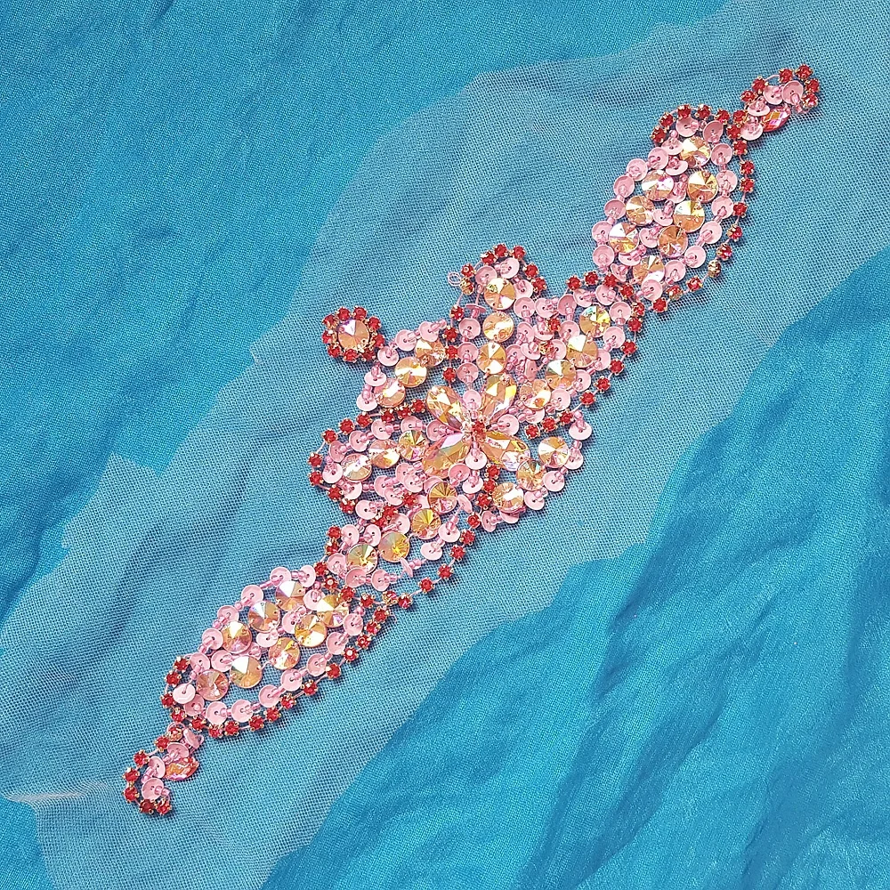 Unique 3x30cm Pink Clear Color Sew on Rhinestones Belt Applique Trim Crystals Patches Sewing for Dress DIY Manual Accessories
Unique 3x30cm Pink Clear Color Sew on Rhinestones Belt Applique Trim Crystals Patches Sewing for Dress DIY Manual Accessories