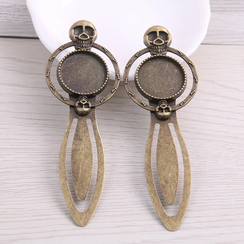 New Fashion 8pcs 20mm Inner Size Antique Bronze Vintage Skull Style Handmade Bookmark Cabochon Base Cameo Setting
New Fashion 8pcs 20mm Inner Size Antique Bronze Vintage Skull Style Handmade Bookmark Cabochon Base Cameo Setting