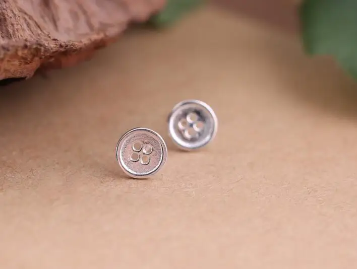 SMJEL New Fashion Button Shape Earrings for Women Simple Circle Studs Earing Party Jewelry Pendientes Plata Brincos SYED074
SMJEL New Fashion Button Shape Earrings for Women Simple Circle Studs Earing Party Jewelry Pendientes Plata Brincos SYED074