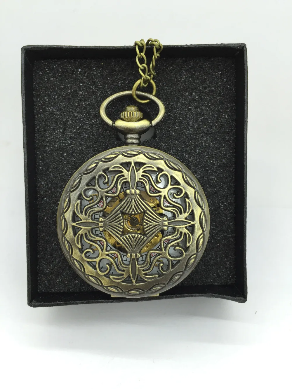 Vintage bronze Fashion quartz Hollow out mechanical woman and man necklace pocket watch gift
Vintage bronze Fashion quartz Hollow out mechanical woman and man necklace pocket watch gift