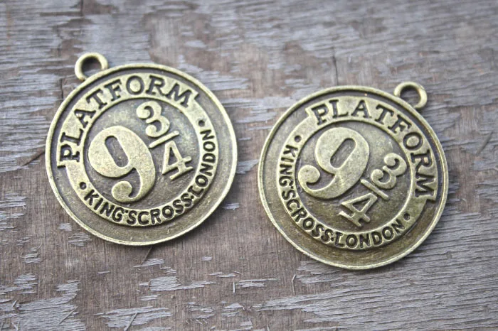 5pcs- 9 3/4 platform Charms, Antique Tibetan bronze tone HP Charms penant 38x34mm
5pcs- 9 3/4 platform Charms, Antique Tibetan bronze tone HP Charms penant 38x34mm
