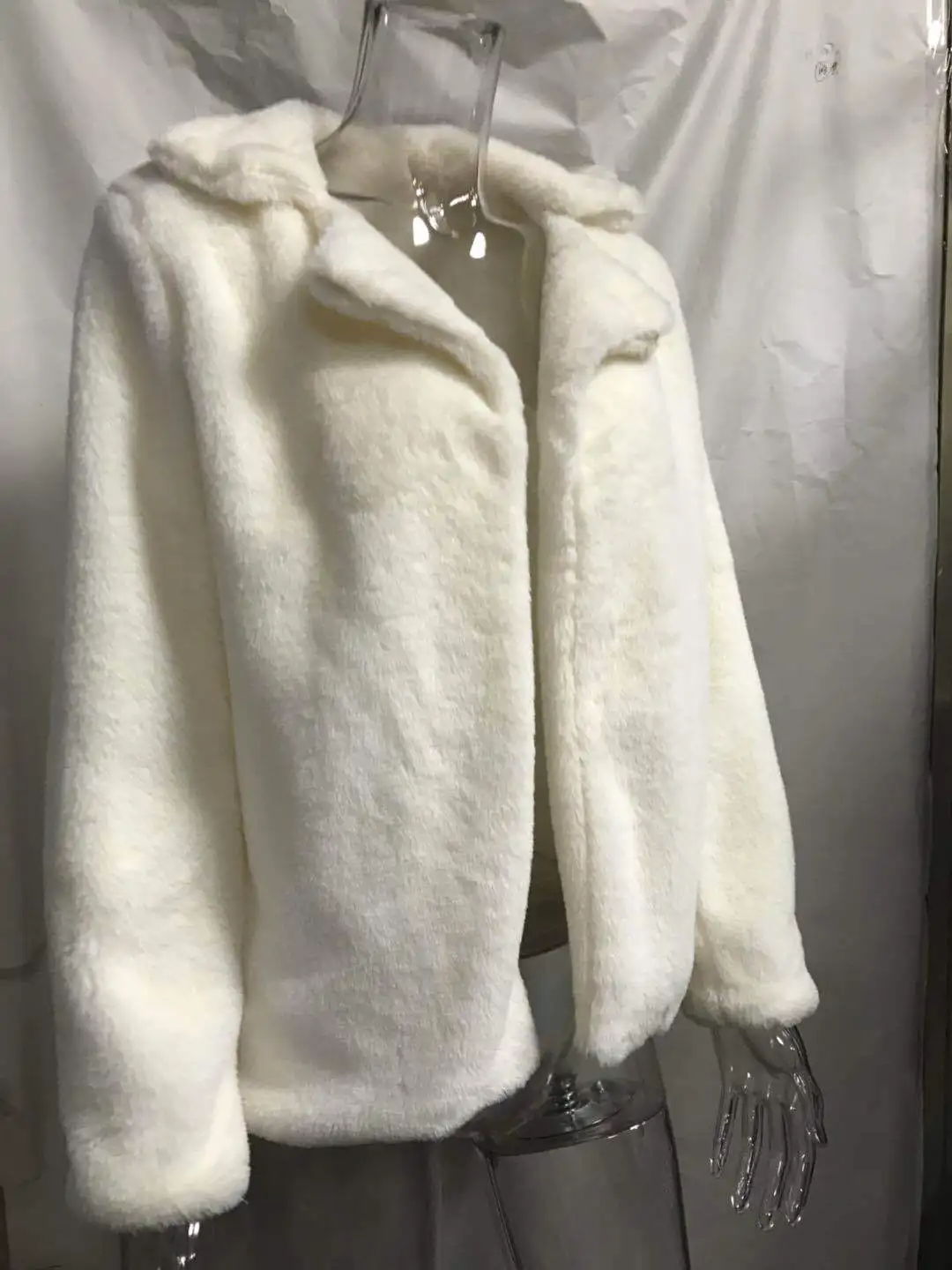 Fashion Fur Coat Women 2018 Winter Warm Soft Teddy Coat Female Streetwear Overcoat Causal Cardigan Plus Size Party Fur Jacket
Fashion Fur Coat Women 2018 Winter Warm Soft Teddy Coat Female Streetwear Overcoat Causal Cardigan Plus Size Party Fur Jacket