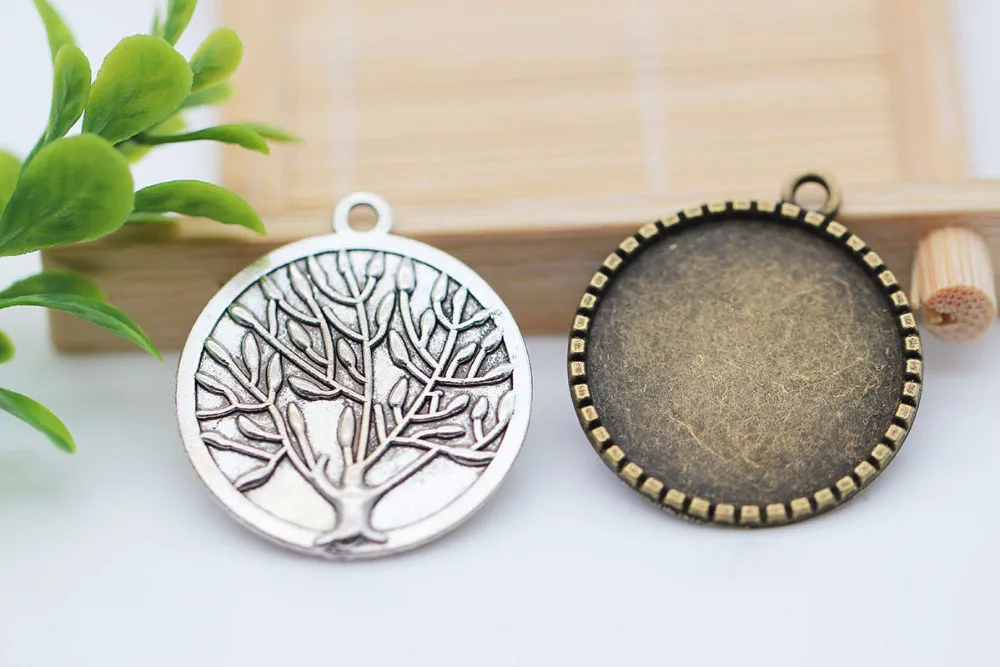 20pcs 25mm Round Blank Pendant Base Setting With Life Tree Back Cabochon Cameo Tray Bezel Blank For DIY Necklace Pendant Making
20pcs 25mm Round Blank Pendant Base Setting With Life Tree Back Cabochon Cameo Tray Bezel Blank For DIY Necklace Pendant Making
