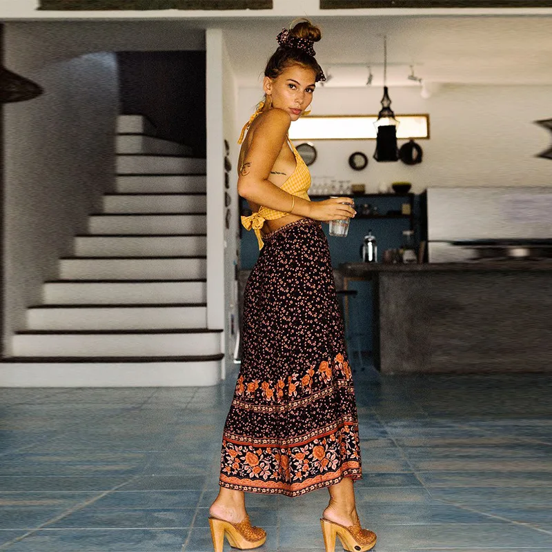 TEELYNN Long skirt 2019 black floral print Button in the middle sexy summer skirts Large swing beach wear boho Women skirt saia
TEELYNN Long skirt 2019 black floral print Button in the middle sexy summer skirts Large swing beach wear boho Women skirt saia