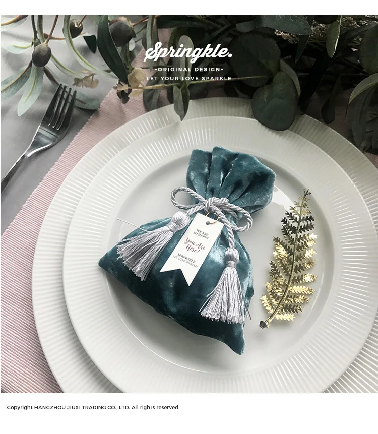 2019 Newest Gift Bags Wedding Favors Gifts Box Sweet Candy Bag For Wedding Party Supplies Chocolate Bag Romantic Candy Box
2019 Newest Gift Bags Wedding Favors Gifts Box Sweet Candy Bag For Wedding Party Supplies Chocolate Bag Romantic Candy Box