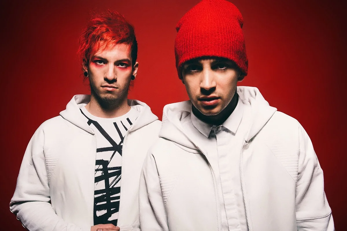 Индивидуальный парусиновая ткань с принтом постер Twenty-One pilots PJA061 для украшения стен, декора комнаты, украшения дома (доступны рамки)
Индивидуальный парусиновая ткань с принтом постер Twenty-One pilots PJA061 для украшения стен, декора комнаты, украшения дома (доступны рамки)