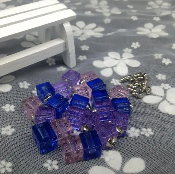 100pcs 10x10mm wholesale square Crystal vial pendant Mini Perfume oil bottle diy necklace name on rice art Essential oil jewelry
100pcs 10x10mm wholesale square Crystal vial pendant Mini Perfume oil bottle diy necklace name on rice art Essential oil jewelry
