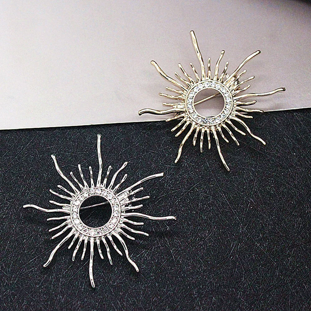 JUJIE Fashion Crystal Sun Broche For Women 2020 Sunflower Brooches Pins Cristal Perla Brochase Voor Vrouwen Jewelry Dropshipping
JUJIE Fashion Crystal Sun Broche For Women 2020 Sunflower Brooches Pins Cristal Perla Brochase Voor Vrouwen Jewelry Dropshipping