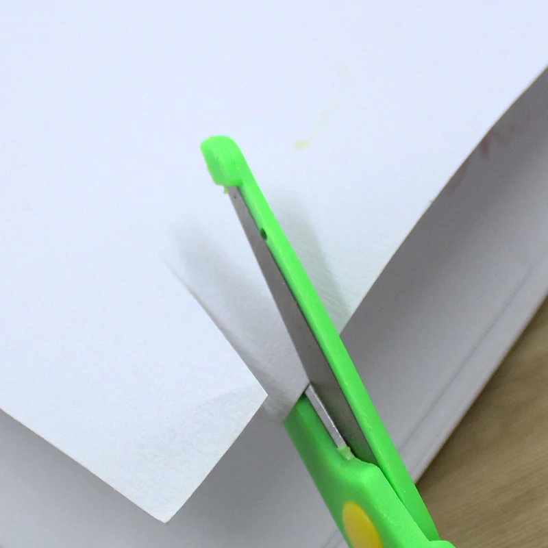 Трехцветные ножницы из нержавеющей стали для школьников детские с защитой от