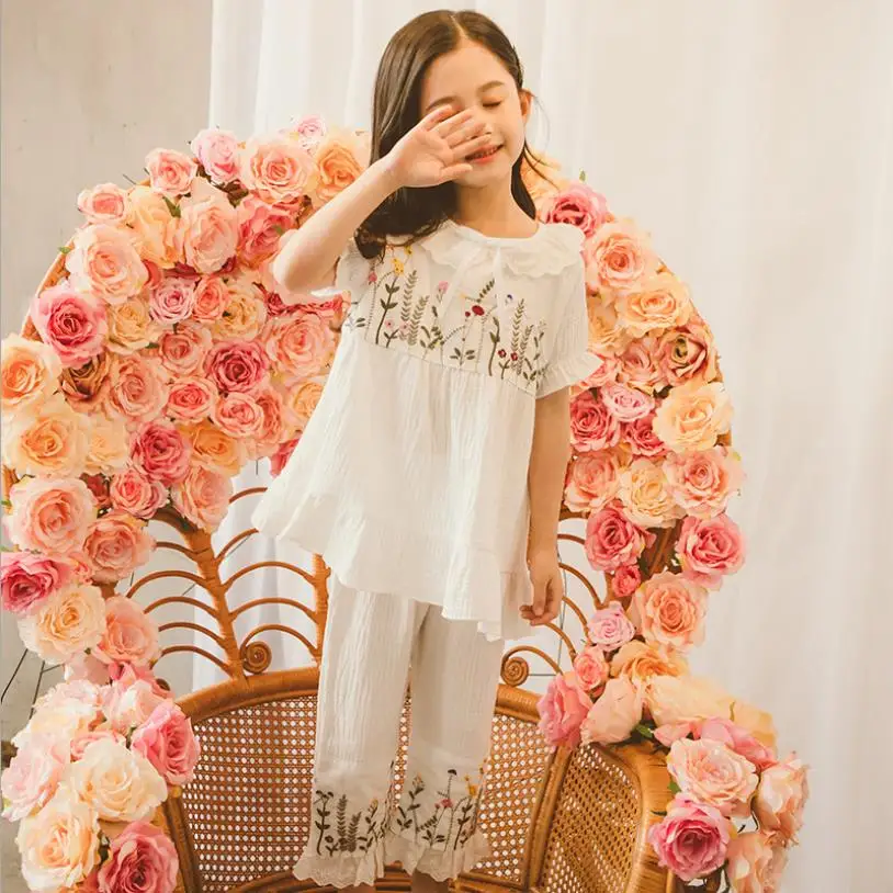 Girls summer cotton embroidery Pajamas children lace princess sleep wear children short sleeve tops + pants 2pcs sets New ws615
Girls summer cotton embroidery Pajamas children lace princess sleep wear children short sleeve tops + pants 2pcs sets New ws615