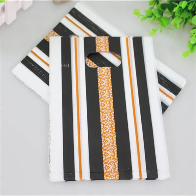 Fashion Luxury Jewelry Packaging Pouches Plastic Package Bags with Line 100pcs/lot 15*20cm
Fashion Luxury Jewelry Packaging Pouches Plastic Package Bags with Line 100pcs/lot 15*20cm