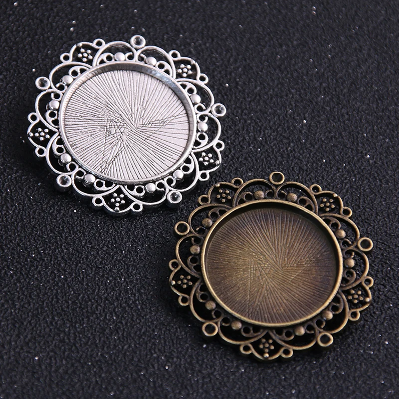 2pcs New Vintage Bronze round Cameo Filigree Cabochon Settings 39mm(Fit 25mm dia) Metal Photo Jewelry Making 6B997
2pcs New Vintage Bronze round Cameo Filigree Cabochon Settings 39mm(Fit 25mm dia) Metal Photo Jewelry Making 6B997