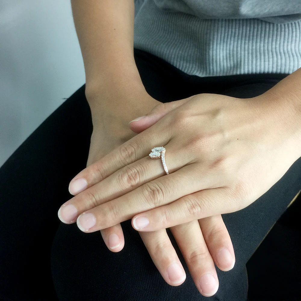 Solid 18K Rose Gold 1ctw Marquise Cut Moissanite Engagement Ring Bridal Wedding Jewelry Dainty Female Finger Ring
Solid 18K Rose Gold 1ctw Marquise Cut Moissanite Engagement Ring Bridal Wedding Jewelry Dainty Female Finger Ring