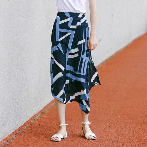 Chiffon Skirts Womens 2020 Summer Korean Style Vintage Geometric High Waist Split Asymmetrical Long Skirt Blue saia longa B133
Chiffon Skirts Womens 2020 Summer Korean Style Vintage Geometric High Waist Split Asymmetrical Long Skirt Blue saia longa B133