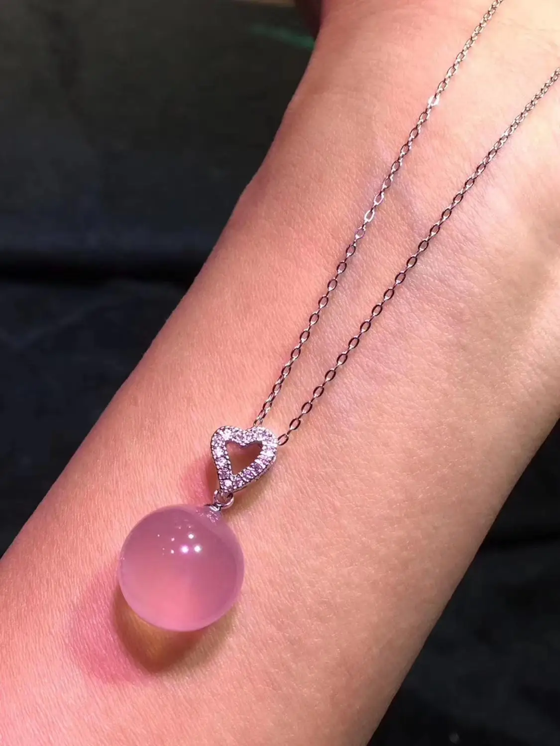 Genuine Natural Rose Quartz Star Light Pendant For Women Ball Sphere 14mm Mozambique Queen Clasp Crystal Pendant Jewelry AAAAA
Genuine Natural Rose Quartz Star Light Pendant For Women Ball Sphere 14mm Mozambique Queen Clasp Crystal Pendant Jewelry AAAAA