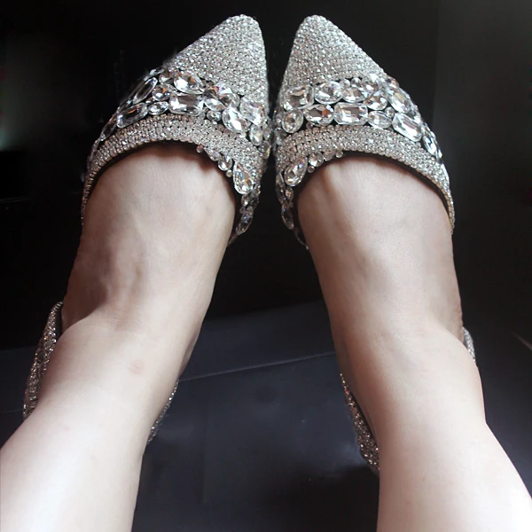 Туфли-лодочки женские на массивном каблуке, заостренный носок, блестящие, с ремешком на щиколотке, без застежки, украшенные кристаллами, весна
Туфли-лодочки женские на массивном каблуке, заостренный носок, блестящие, с ремешком на щиколотке, без застежки, украшенные кристаллами, весна