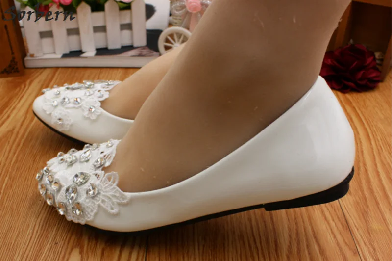 Женские свадебные туфли на плоской подошве с кружевной аппликацией и