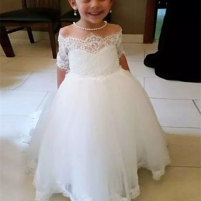 Lovely Flower Girl Dress Half Sleeve Lace Applique Tulle Long Trailing Lace Little Girls First Holy Communion Dresses
Lovely Flower Girl Dress Half Sleeve Lace Applique Tulle Long Trailing Lace Little Girls First Holy Communion Dresses