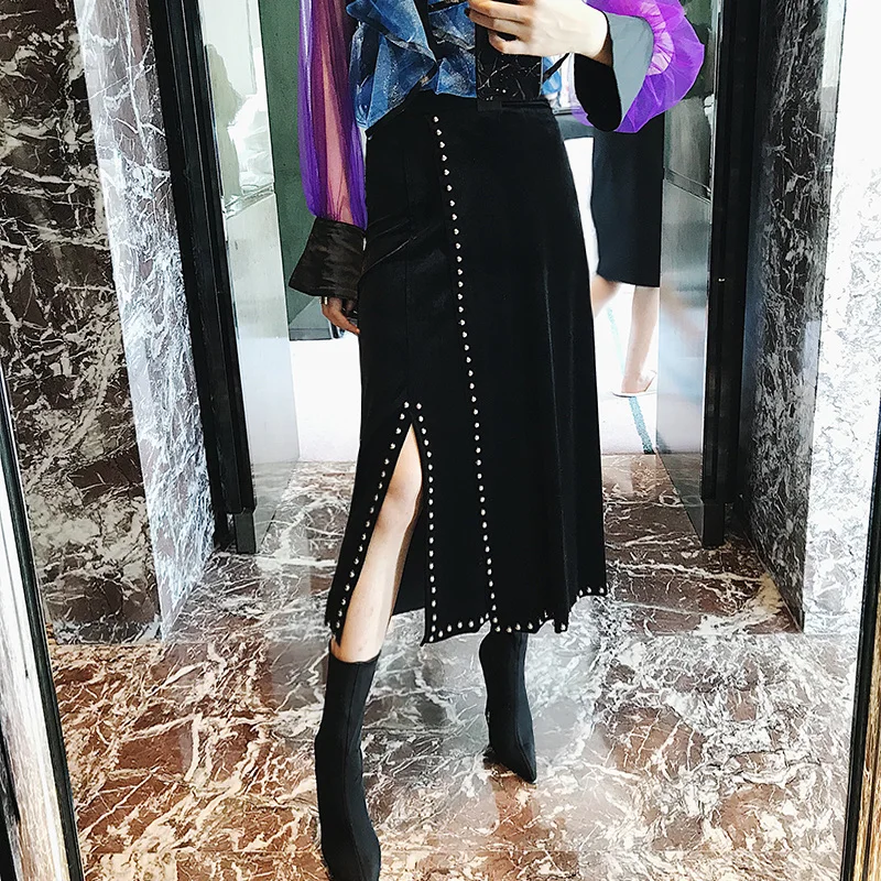 The spring and autumn of 2021 new women in the long section of Korean fashion slim velvet stitching slim skirt slit heavy rivet
The spring and autumn of 2021 new women in the long section of Korean fashion slim velvet stitching slim skirt slit heavy rivet