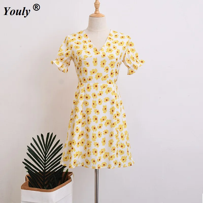 Printed V-neck Summer Party Mini Dresses Women Casual Slim Yellow Daisy Flower Fashion Ladies Vintage Boho Beach Dresses
Printed V-neck Summer Party Mini Dresses Women Casual Slim Yellow Daisy Flower Fashion Ladies Vintage Boho Beach Dresses
