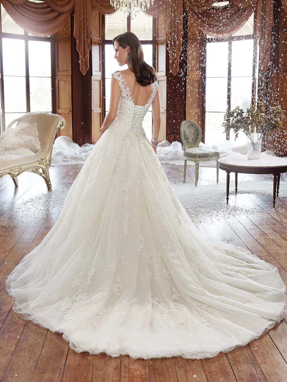 2017 Short Sleeves Boat Neck Ivory Wedding Dresses Lace Appliques Bridal Gowns Lace-up Back
2017 Short Sleeves Boat Neck Ivory Wedding Dresses Lace Appliques Bridal Gowns Lace-up Back