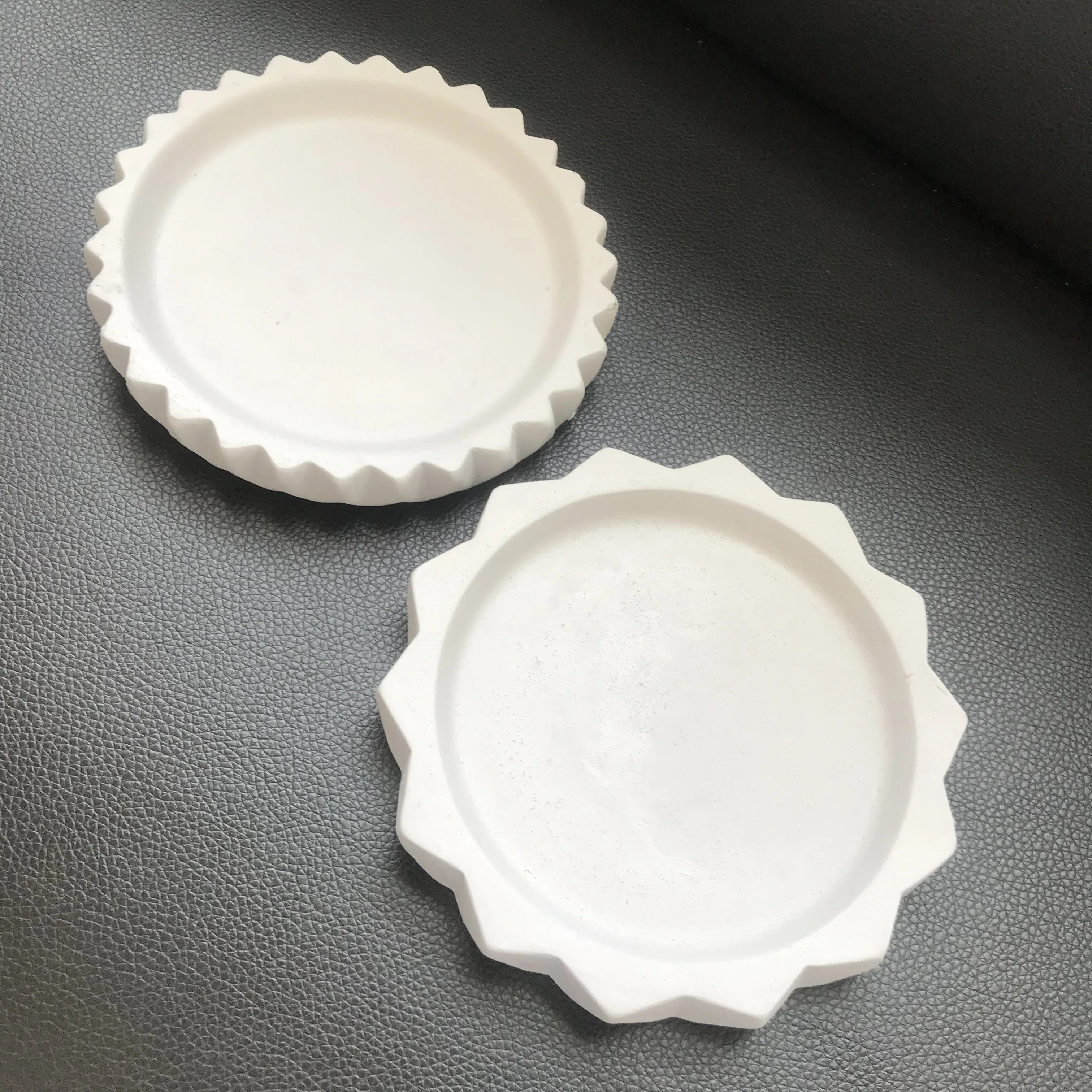 Round Square flower pot holder concrete flowerpot tray molds silicone material for cement plaster clay pot holding mould
Round Square flower pot holder concrete flowerpot tray molds silicone material for cement plaster clay pot holding mould